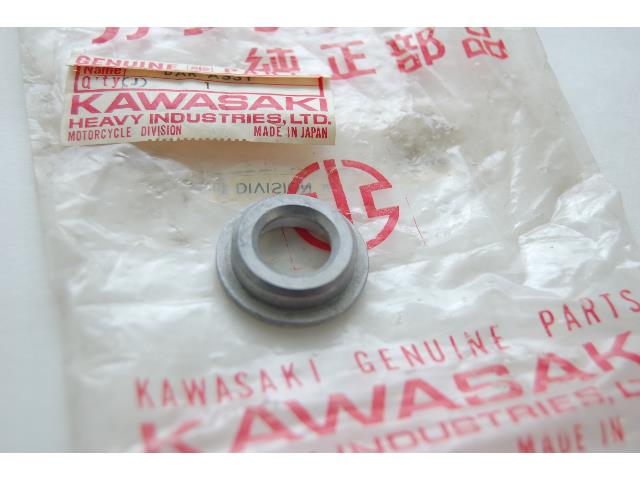 Kawasaki OEM Clutch Pusher Holder Center Hub Bearing Retainer Cup KE175 13091-1136